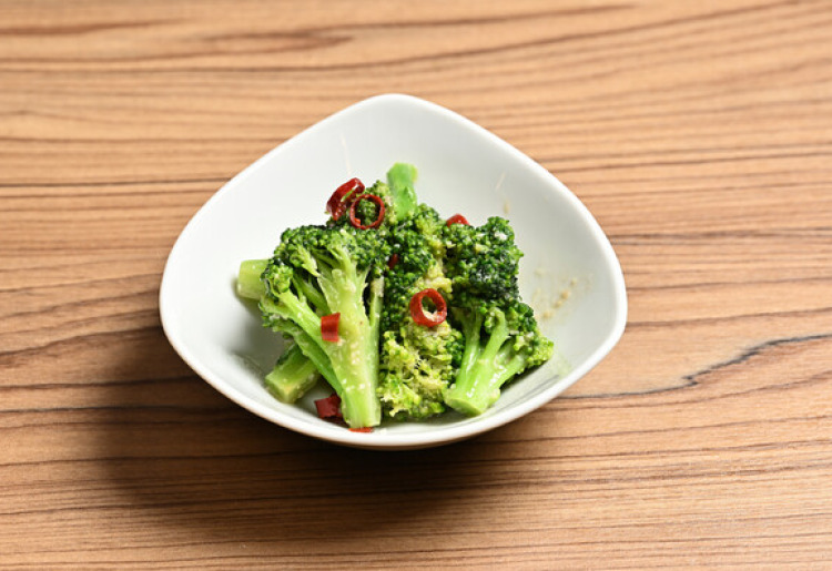 ▼ ブロッコリーのアンチョビペペロン