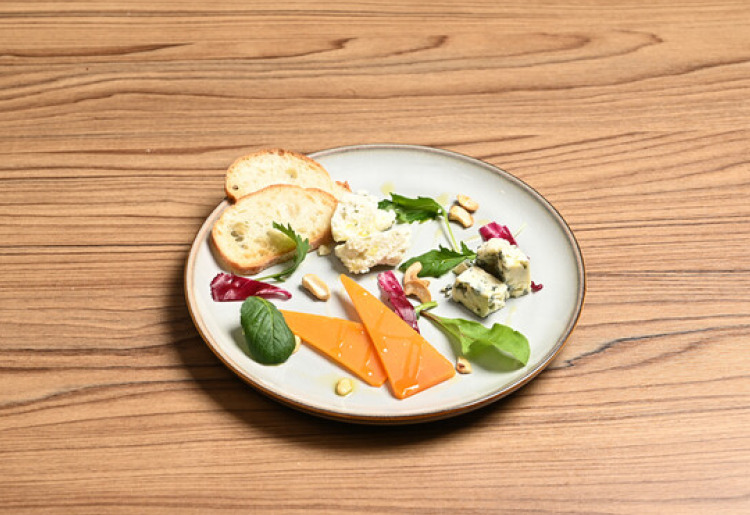 ▼ ワインのお供に！チーズ盛り合わせ3種