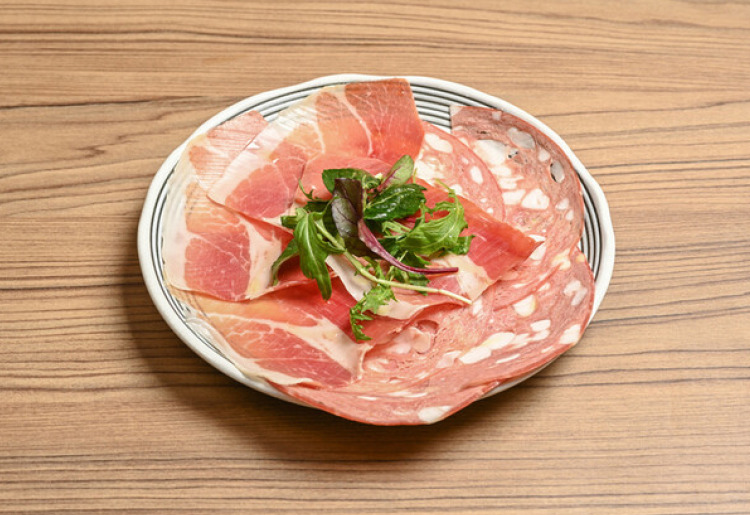 ▼ ワインのお供に！生ハム盛り合わせ