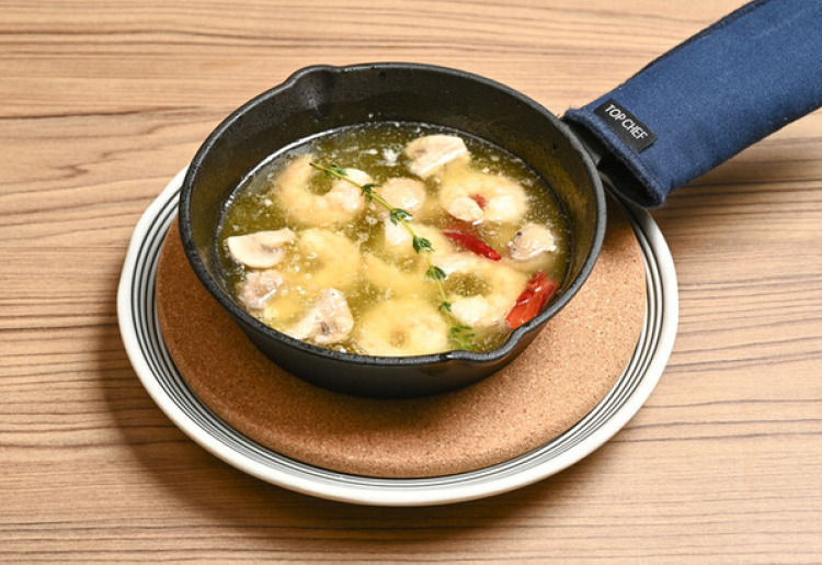 ▼アヒージョ/エビとマッシュルーム