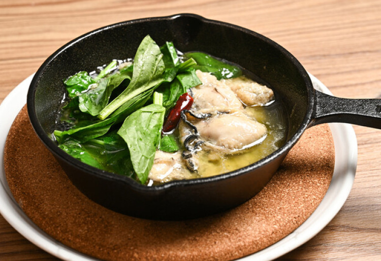 ▼ おすすめ アヒージョ/牡蠣とほうれん草