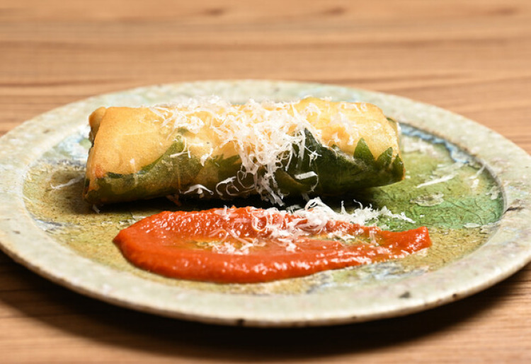 ▼広島県産牡蠣と大葉のクリーム春巻き